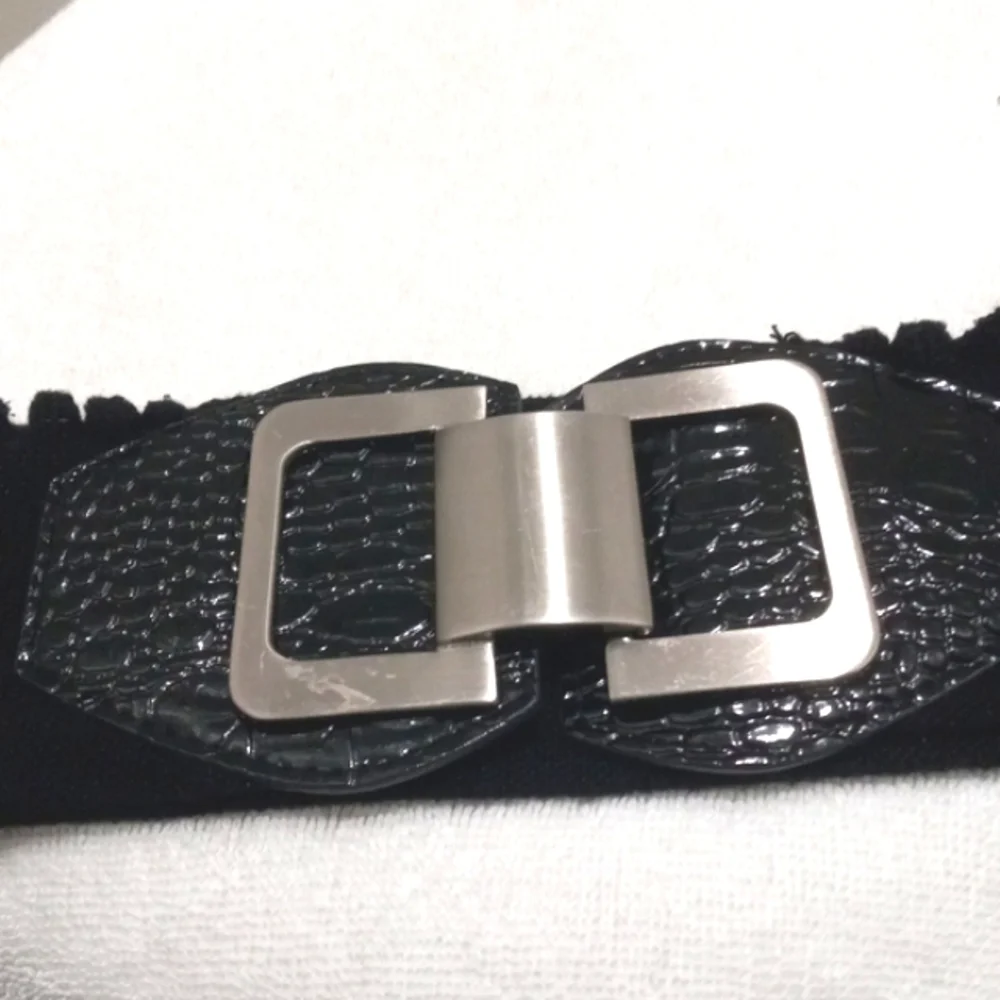 Silver & Black Hook Belt Stretch Belt Sz Med/Large